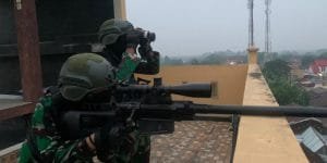 Personel TNI Dari Kodam IVDiponegoro melakukan latihan pertempuran Kota di Purbalingga Sabtu 1903 Foto Dok