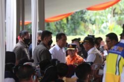 Penyerahan Bantuan Presiden Kepada Warga Korban Gempa Cianjur di Yonif Raider 300Bjw