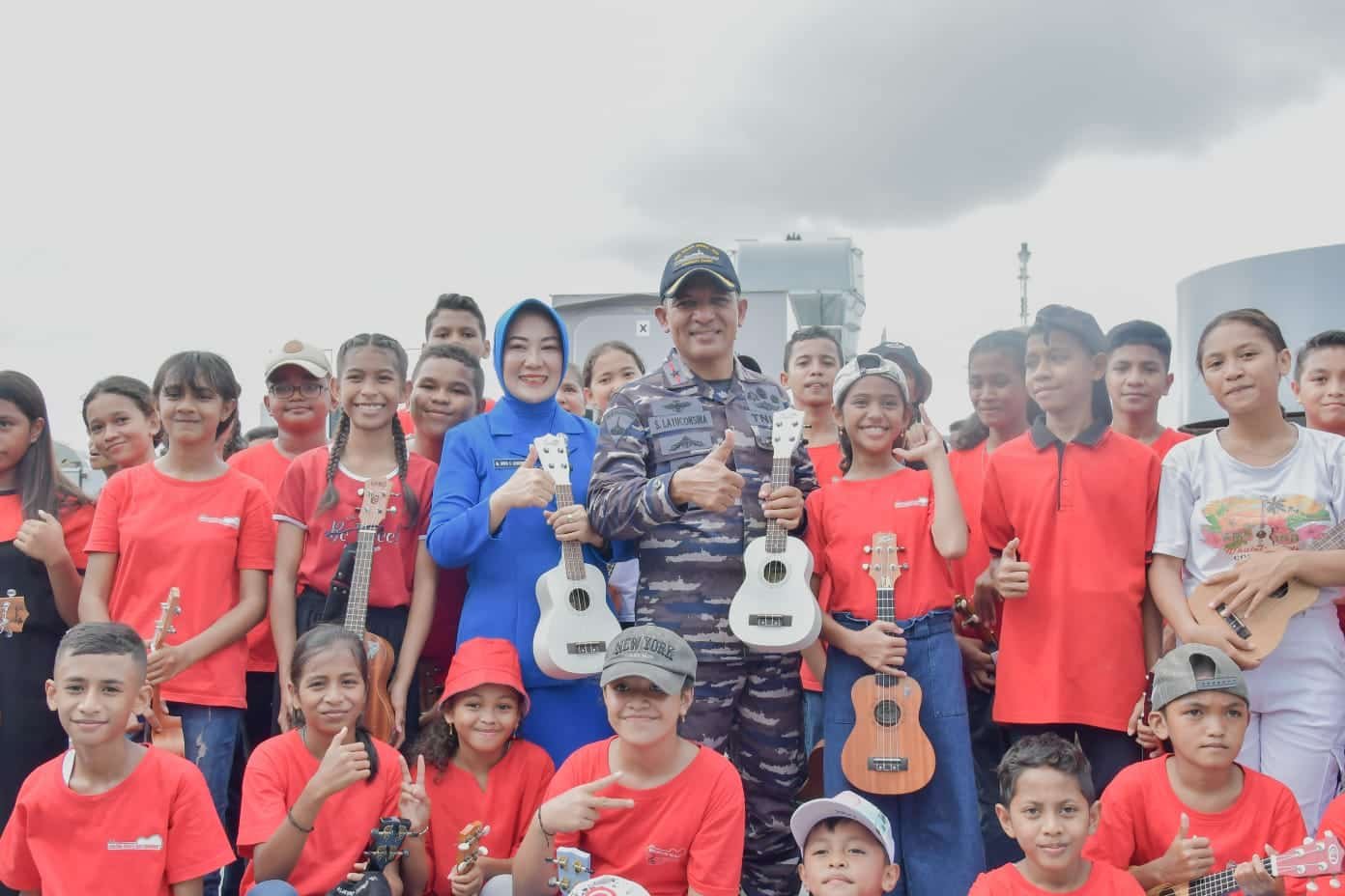 Lantamal IX Ambon pentas musik bersaama Komunitas Jukulele